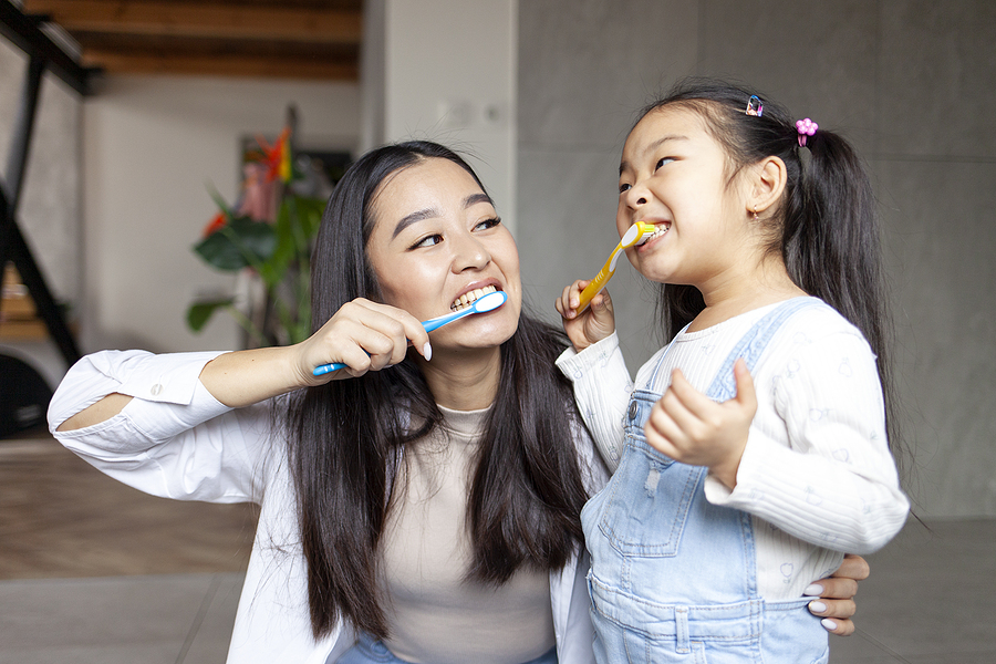 How to Brush Your Teeth the Right Way